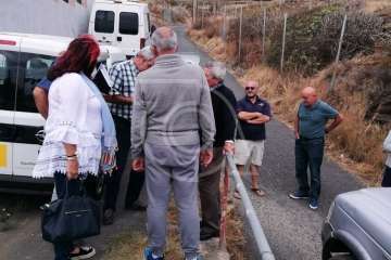 Sosa pone oído a las demandas de vecinos y agricultores de Montaña Las Palmas (Foto TA)